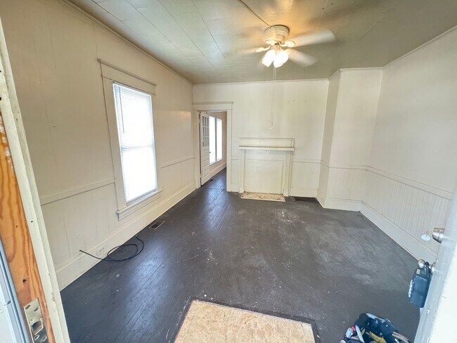 Building Photo - 1 bed 1 bath unit- close to I-85 and Downt...