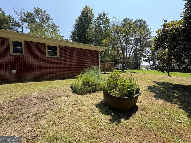 Foto del edificio - 448 McBrayer Rd