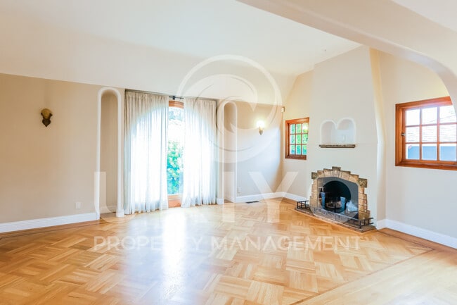 Foto del edificio - 4753 El Centro Ave