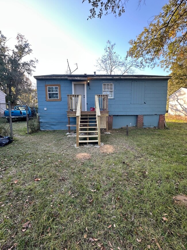 Building Photo - 2962 Greenwood Ave