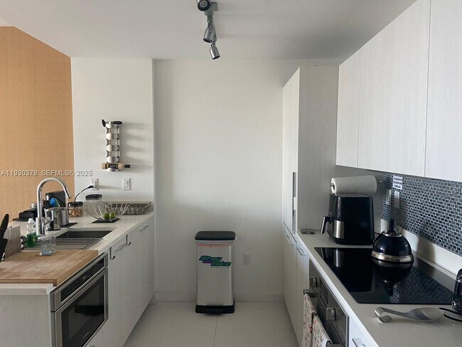 Foto del edificio - 501 NE 31st St