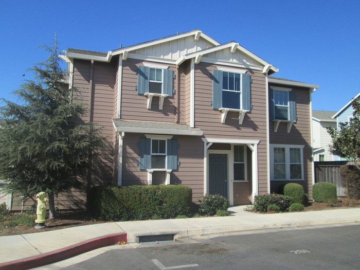 Primary Photo - 620 Gardenia Pl