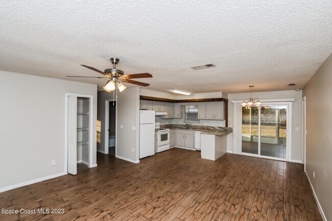 Building Photo - 461 Truvall St SW