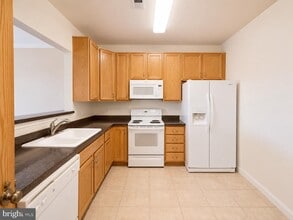 Building Photo - 5910 Great Star Dr