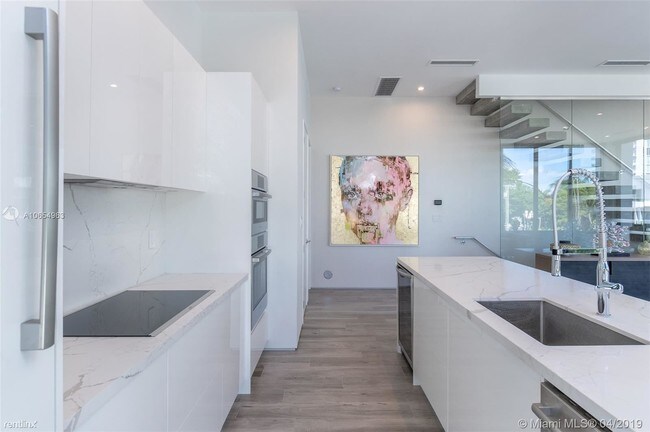 Building Photo - 3 br, 3.5 bath Condo - 1545 Bay Road