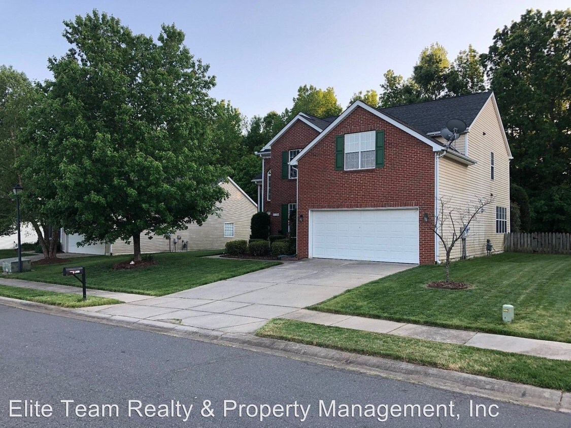 Primary Photo - 17130 Cambridge Woods Ct