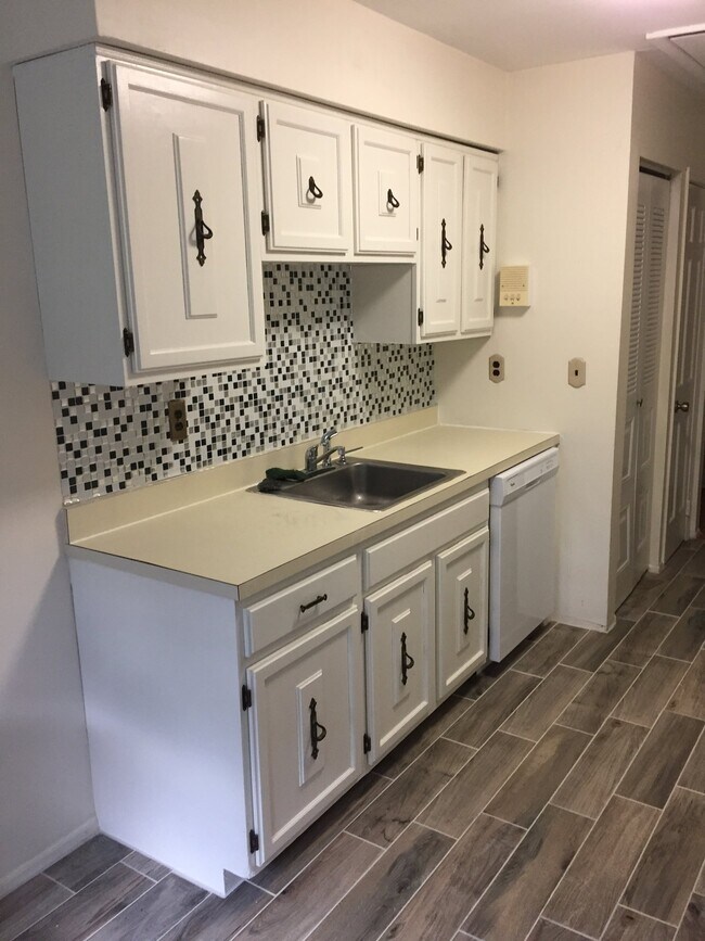 Foto del edificio - 107 Sharon Garden Ct