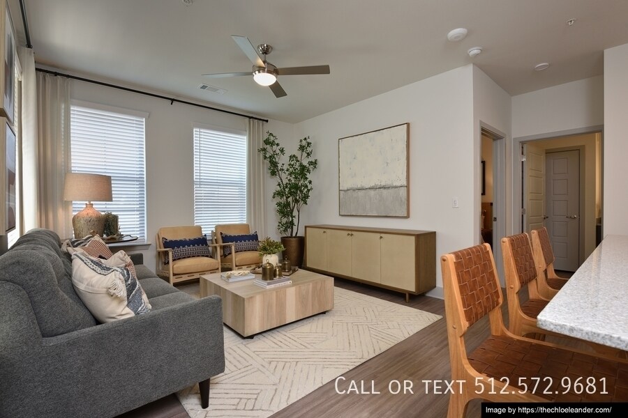 Foto principal - 100 E Evans St