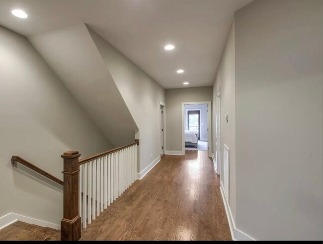 Foto del edificio - 421 Moore Ave