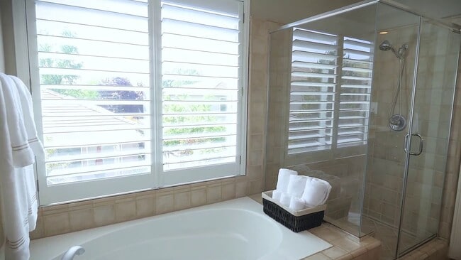 Foto del edificio - Luxury Living! 5 Bed, 3 Bath with Office a...