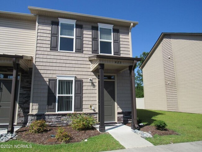 Building Photo - 2 BR 1.5 BA In Boyington Place