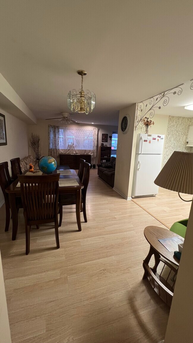 Building Photo - 2300 Strahle St