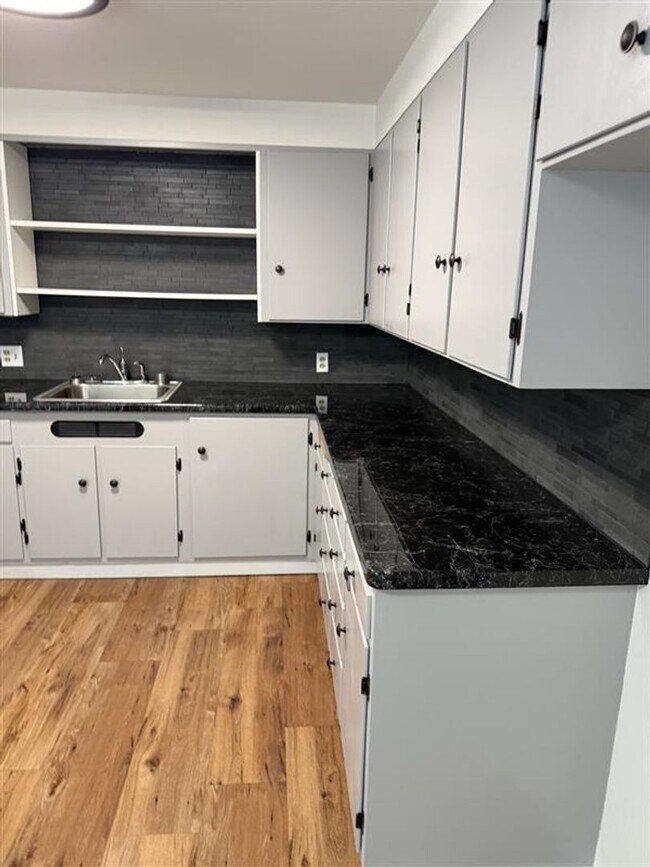 Foto del edificio - 1795 Main Street