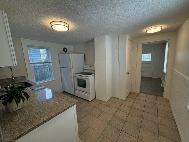 Building Photo - 23 Beauregard St