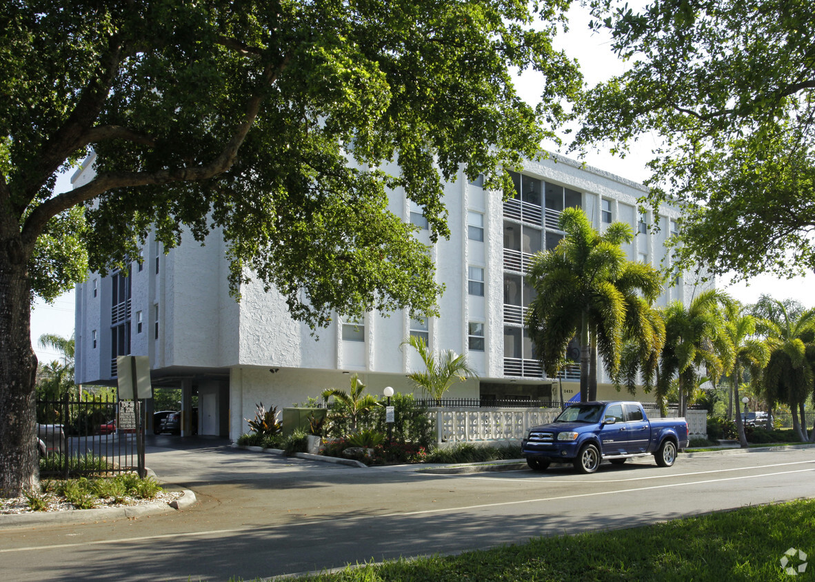 Building Photo - The Chart House Apartments