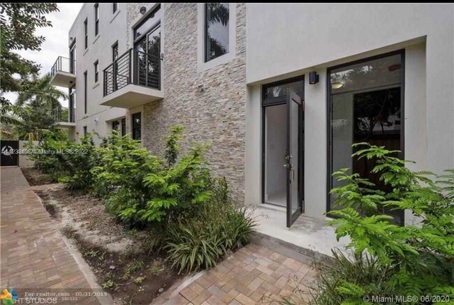 Building Photo - 909 NE 16th Ter  6 Fort Lauderdale Fl 33304