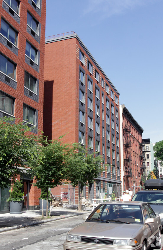Primary Photo - St Nicholas Park Apartments