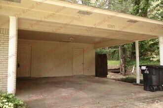 Building Photo - 1203 Greenwood Dr
