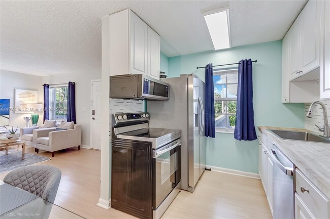 Foto del edificio - 900 NE 26th St