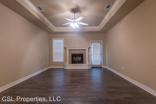 Building Photo - 487 S Pierremont Dr