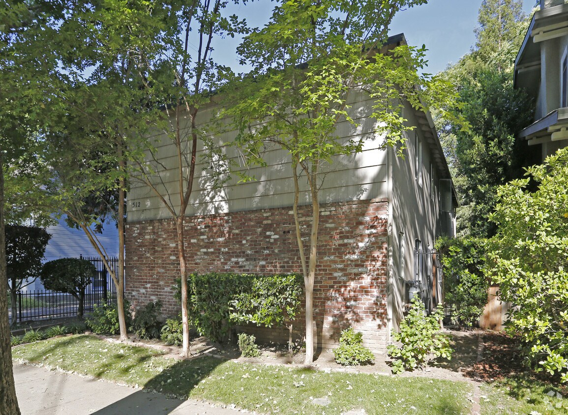 Building Photo - 512 21st St