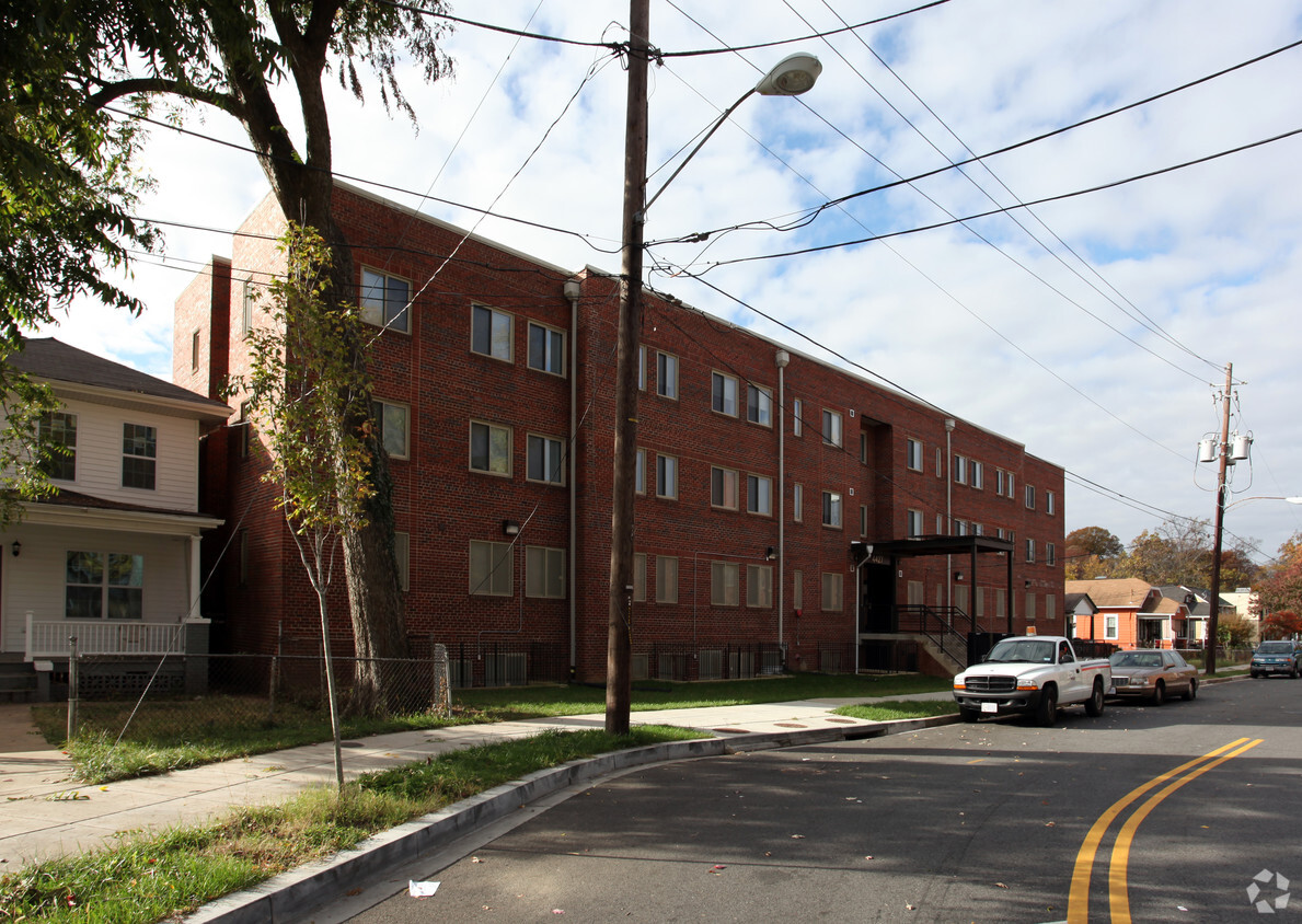 Primary Photo - Hayes Street Apartments