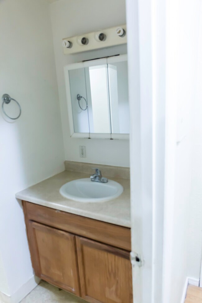 Foto del edificio - 1350 W 27th Ave