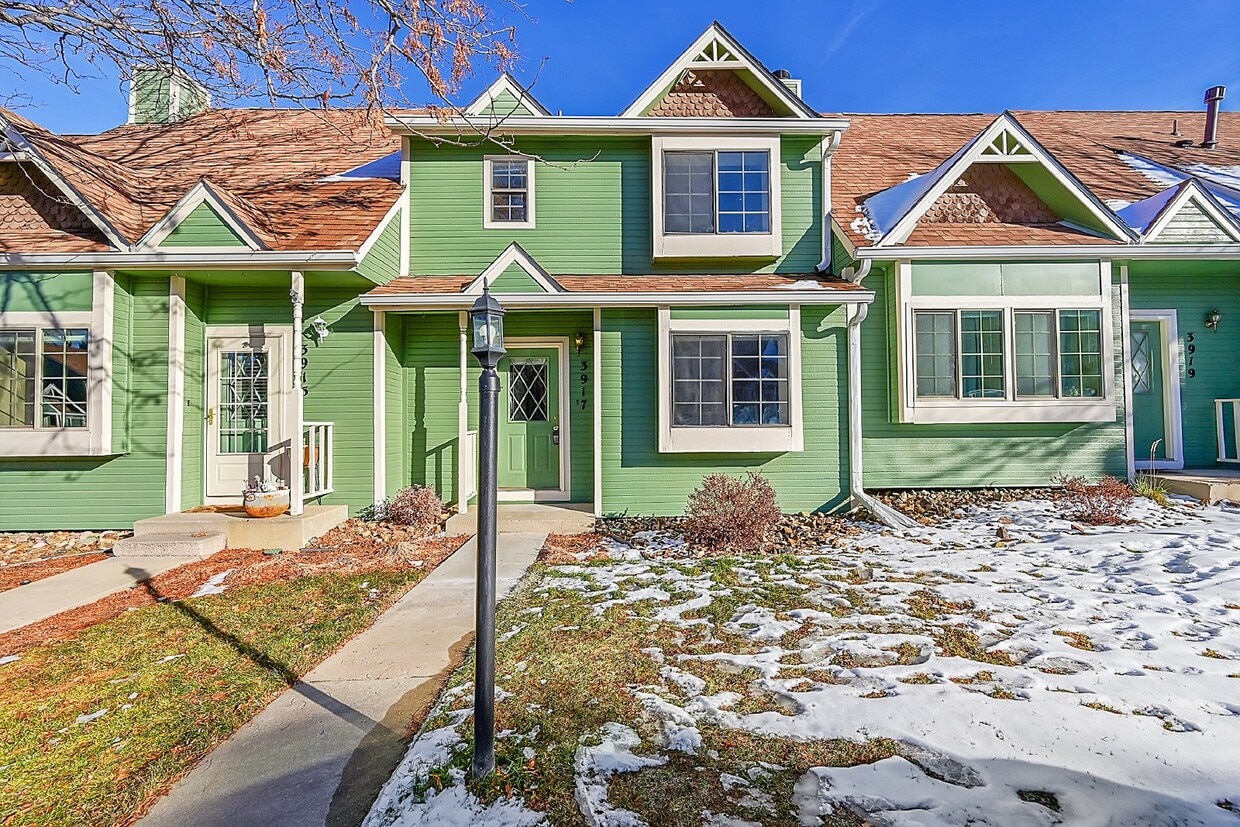 $1,650 2-Bed, 2 Bath Townhouse with Charm... - $1,650  2-Bed, 2 Bath Townhouse with Charm...