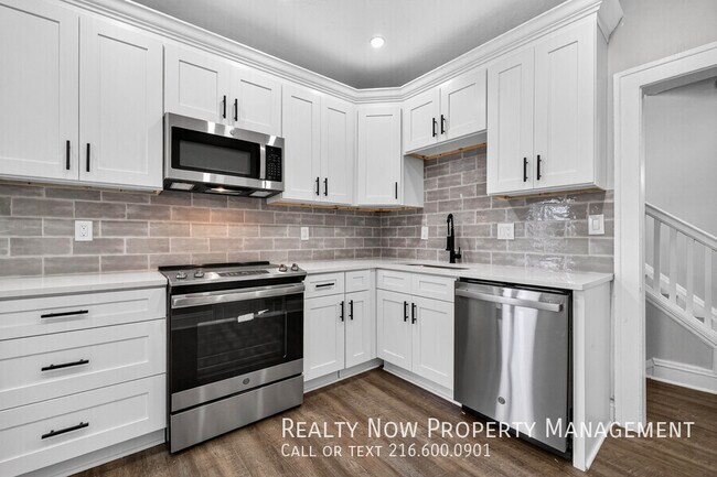 Building Photo - 3490 Raymont Blvd