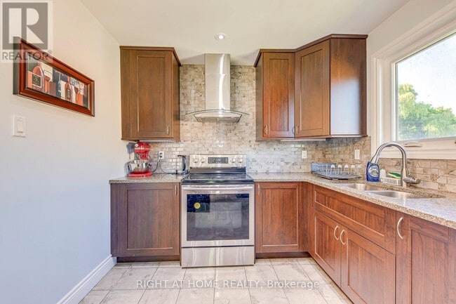 Building Photo - 4004 Midhurst Ln