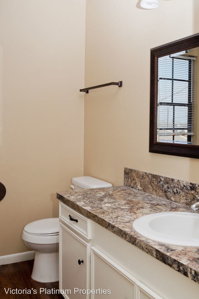 Building Photo - 2 br, 1.5 bath Apartment - 102 Maplewood