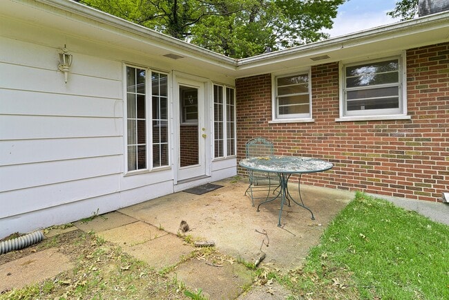 Building Photo - 160 St Benedict Ln