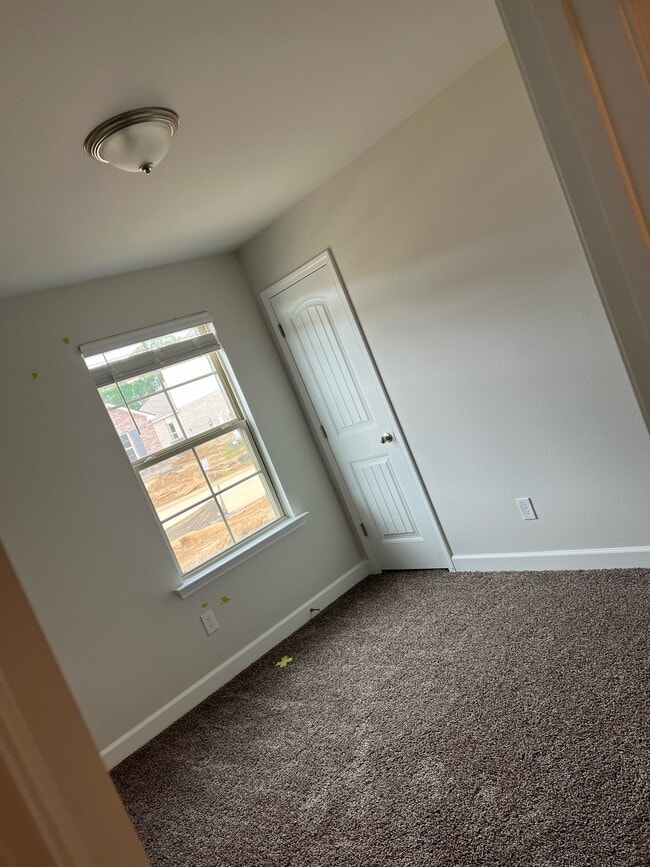Building Photo - 623 Correns Ln