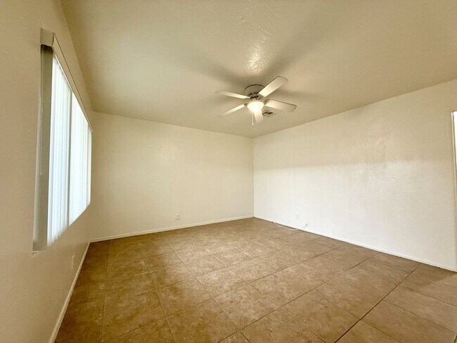 Foto del edificio - AVAILABLE NOW!! 1 Bedroom 1 Bathroom apartment in Palm Springs!!  MOVE IN SPECIAL!! HALF OFF ONE ...