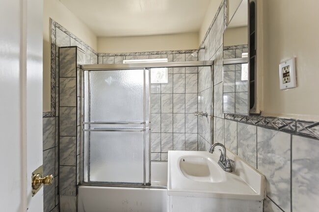 Foto del edificio - 3005 S Rimpau Blvd