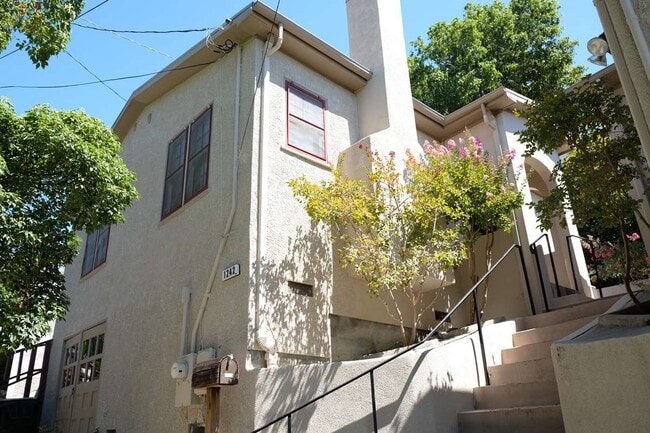 Building Photo - 1242 Susana Street