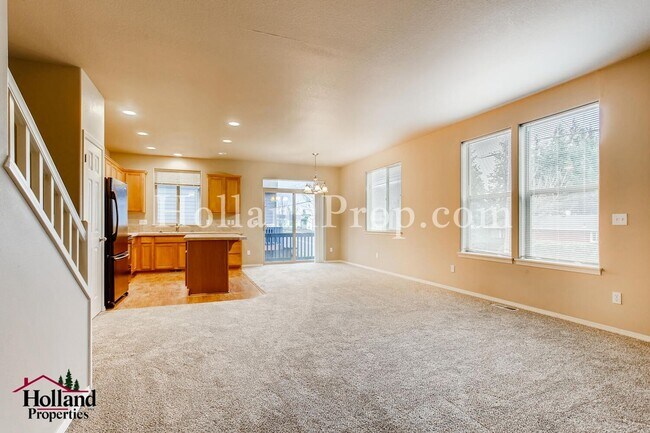 Building Photo - Wonderful 3 Bed 2.5 Bath Hillsboro Townhouse!