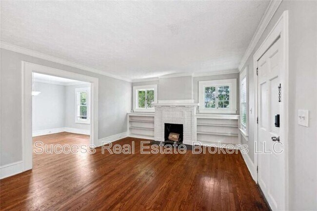 Foto del edificio - 619 Cooledge Ave NE