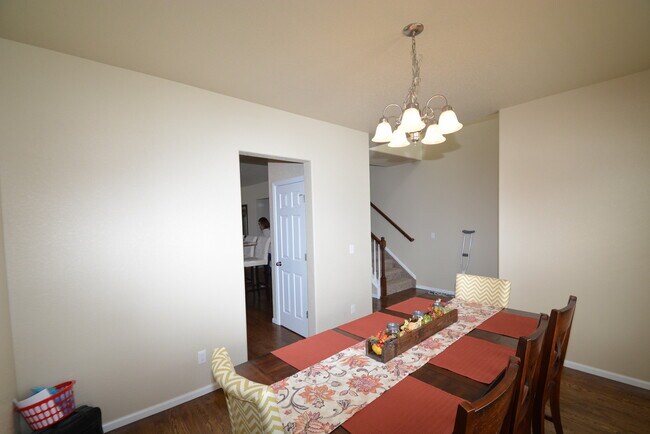 Foto del edificio - Beautiful 2-story home in D-49 available to move in on 05/01/2026! The owner allows 1 dog up to 7...