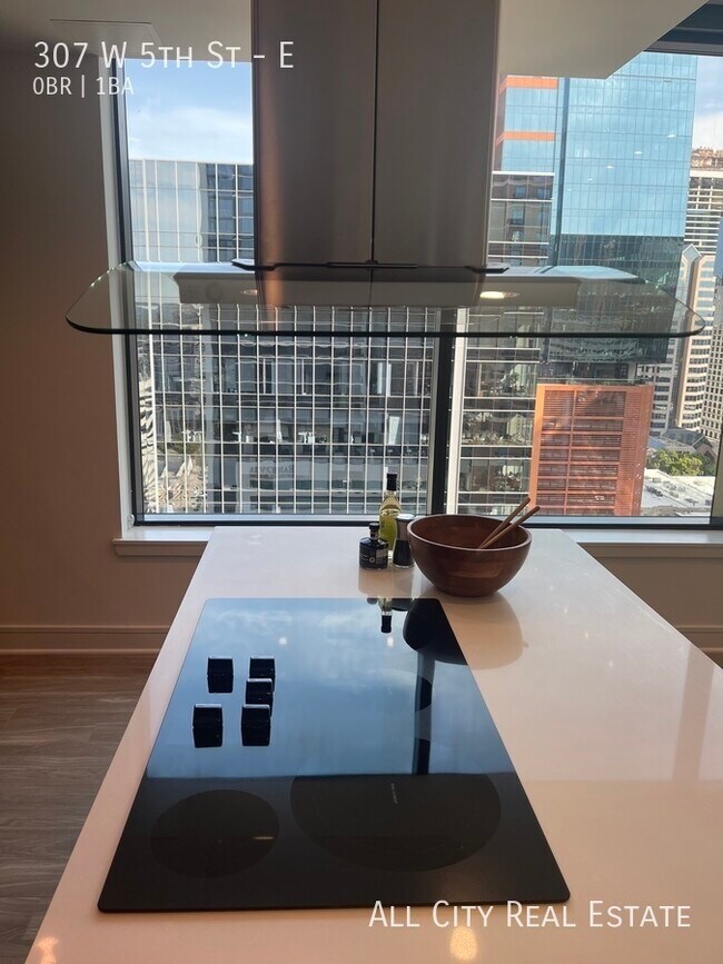 Foto del edificio - 307 W 5th St