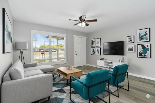 Building Photo - Cozy 2 Bedroom 1 Bath Duplex in Cleburne TX. 50% off One Month’s Rent!