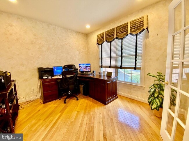 Building Photo - 513 Doral Cir