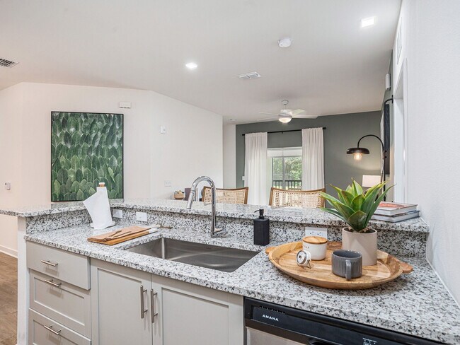 Building Photo - Caroline