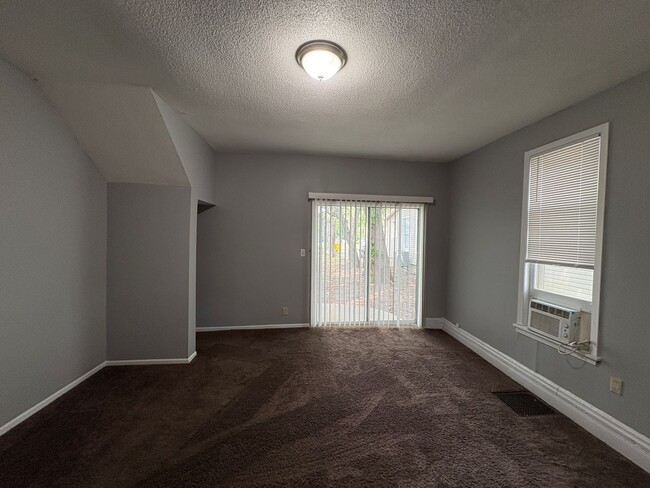 Building Photo - Charming 5-Bed Home Near Campus with Updat...