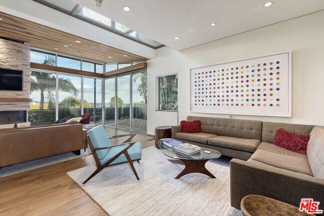 Foto del edificio - 1625 N Crescent Heights Blvd