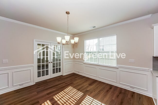 Foto del edificio - 6460 Fairfax Ct