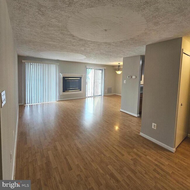 Foto del edificio - 1005 Warwick Ct