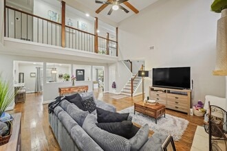 Building Photo - 15831 Ridge Park Dr