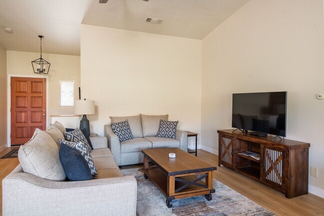 Building Photo - Furnished, 1 Month Minimum