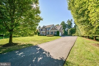 Building Photo - 855 Charwhit Ct